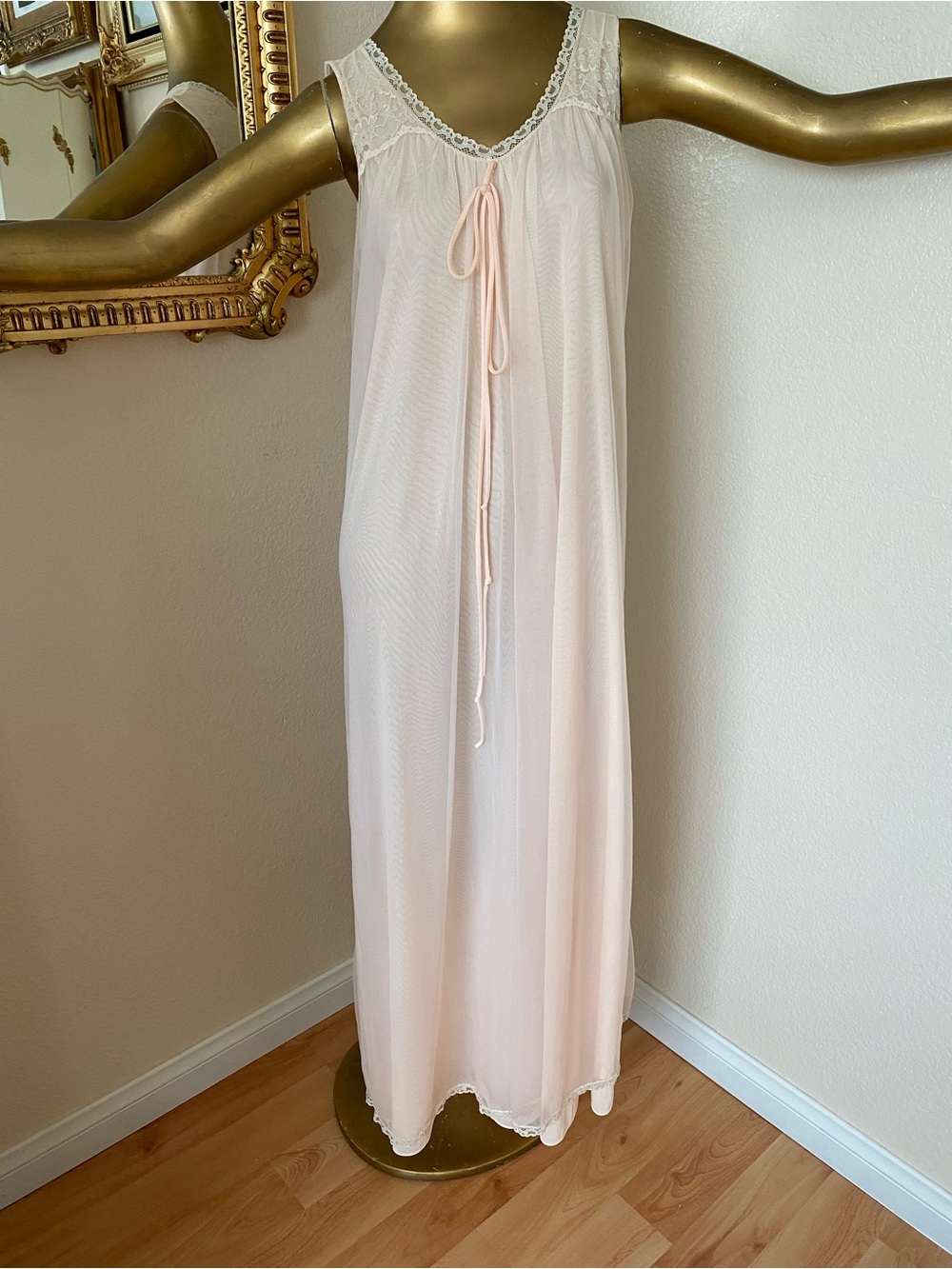 Intime California Vintage Nightgown and Robe - Picture 5 of 11